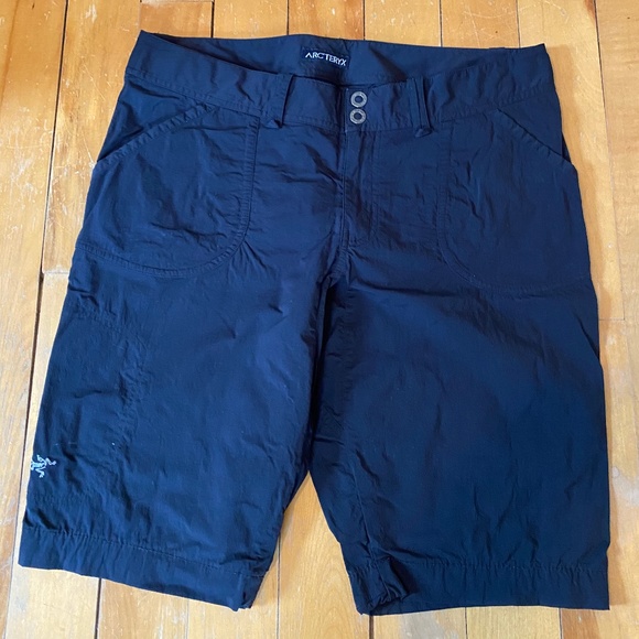 Arc'teryx Woman's Short Black Size 10 - Picture 1 of 9